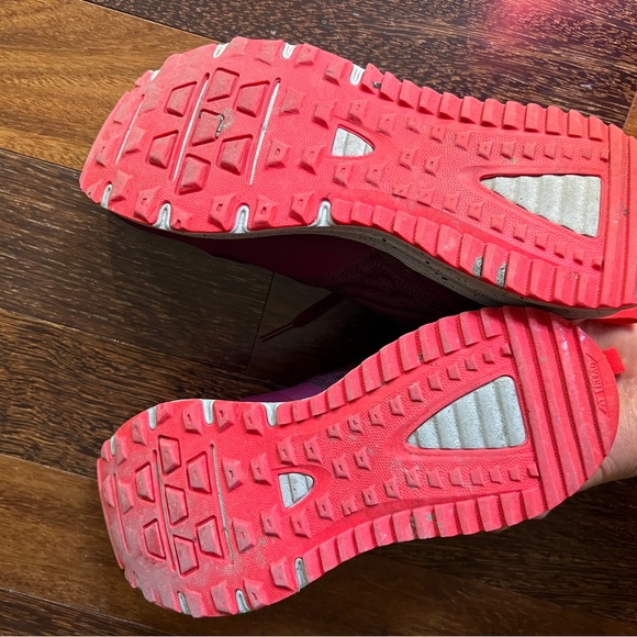 New Balance sneakers - Picture 3 of 4